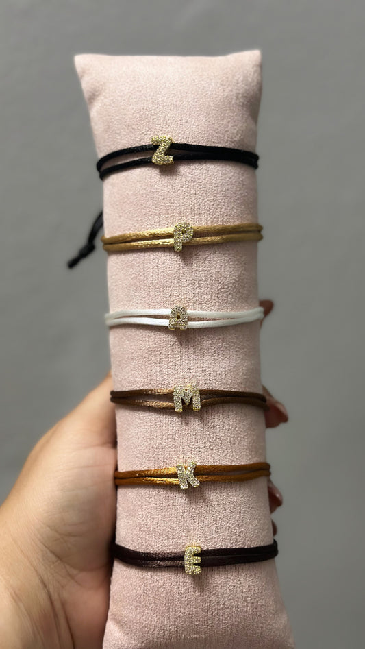 Initial- Satin Bracelet (hilo grueso)