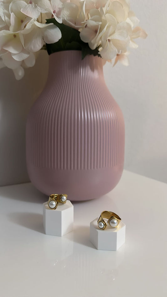 Pearl Curve Ring